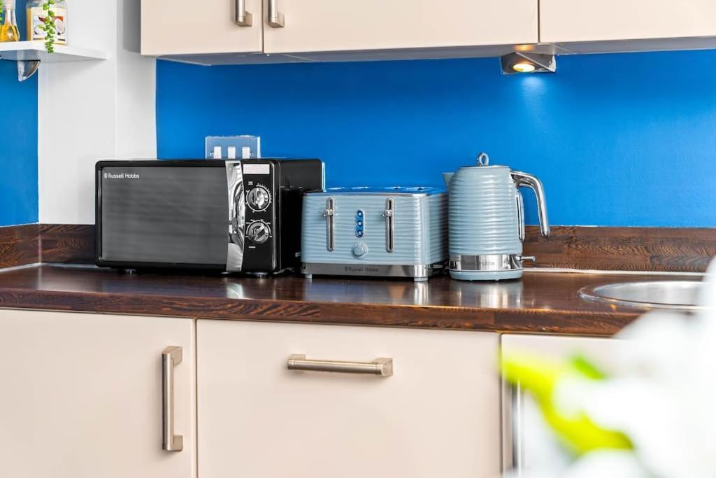 Top Floor City Centre Apartment - Sleeps 7 - 4 Beds - With Balcony And Parking - Smart Tv'S On Each Bedroom Wall - 5 Mins From Bullring, Selfridges, Moor Street Station - By Zena Stays Birmingham Zewnętrze zdjęcie