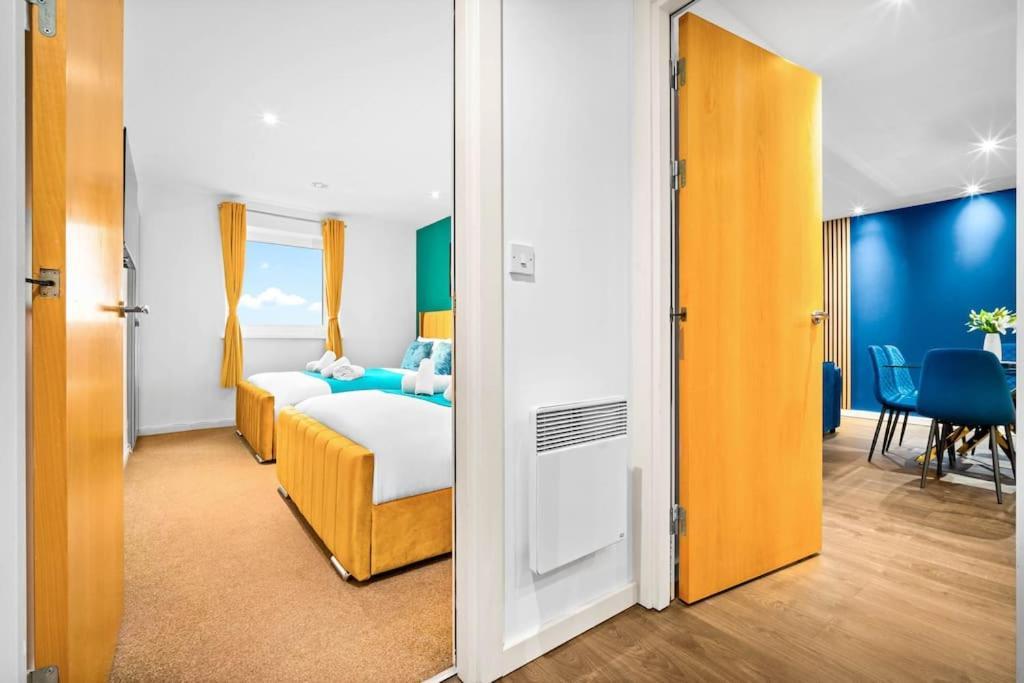 Top Floor City Centre Apartment - Sleeps 7 - 4 Beds - With Balcony And Parking - Smart Tv'S On Each Bedroom Wall - 5 Mins From Bullring, Selfridges, Moor Street Station - By Zena Stays Birmingham Zewnętrze zdjęcie